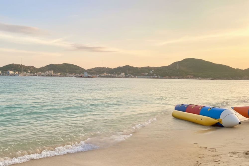 Bãi Kinh có nhiều dịch vụ vui chơi